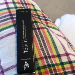 Younique skin concealer